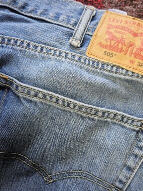 NWOT 505 Levi's Men's Straight Light Blue Denim Jeans with Tan Patch
